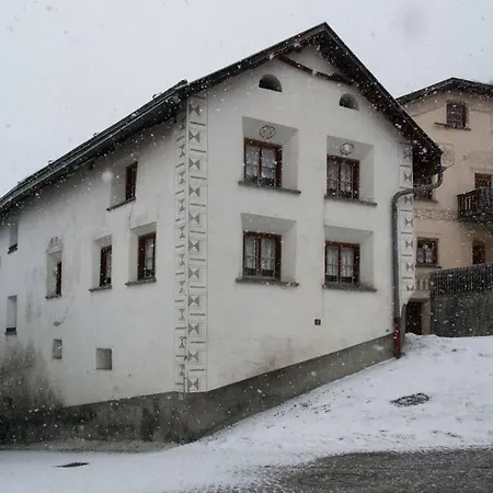 Holiday home Chasa Otanta Tschlin